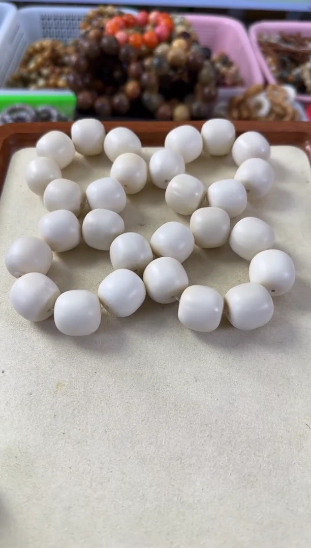 白玉菩提手串21牙果中暇孔道有裂介意勿拍