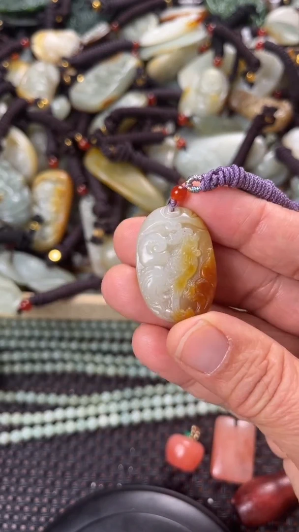 【闪购商品】和田玉颈饰未镶嵌多样性发货没有证书拍一发一有瑕