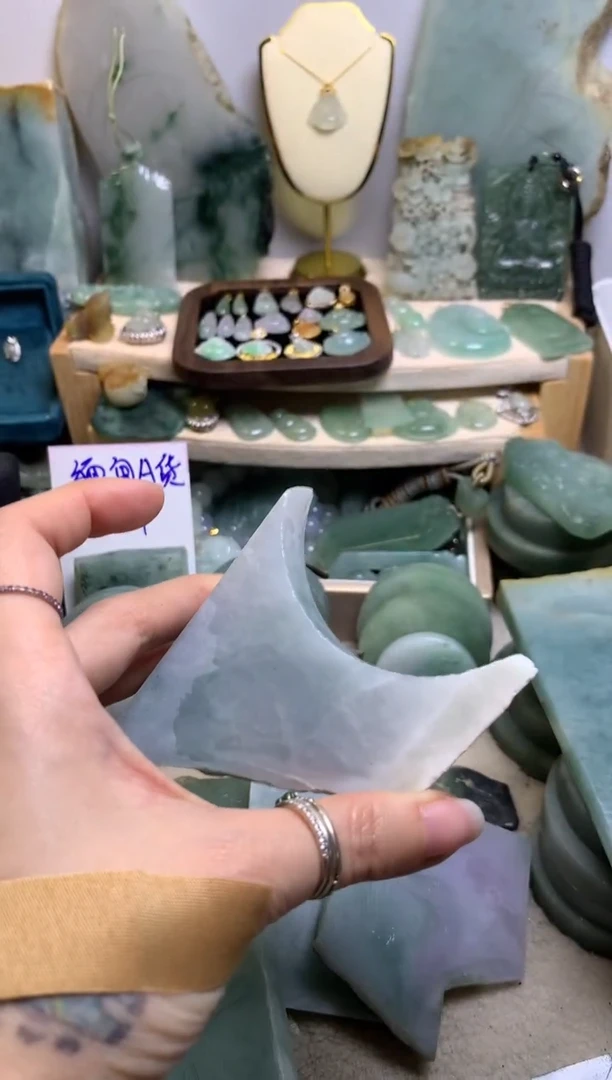 【闪购商品】翡翠挂件未镶嵌缅甸A货翡翠，没有运费险