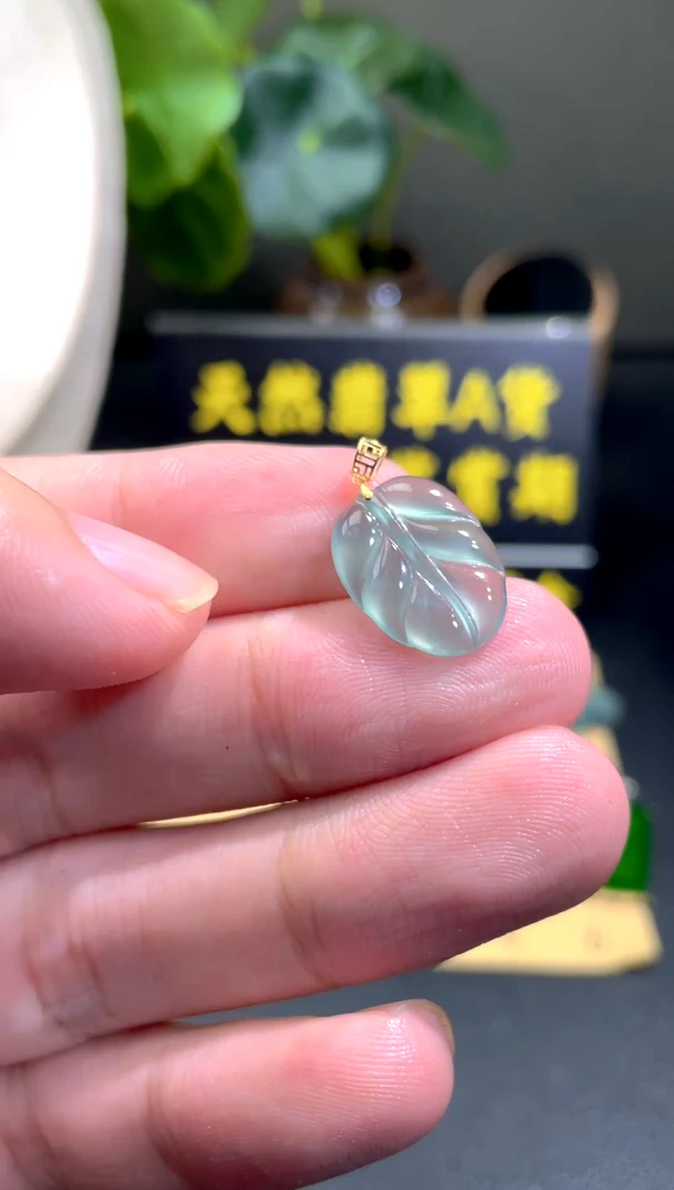 颈饰18K金镶嵌翡翠翡翠A货