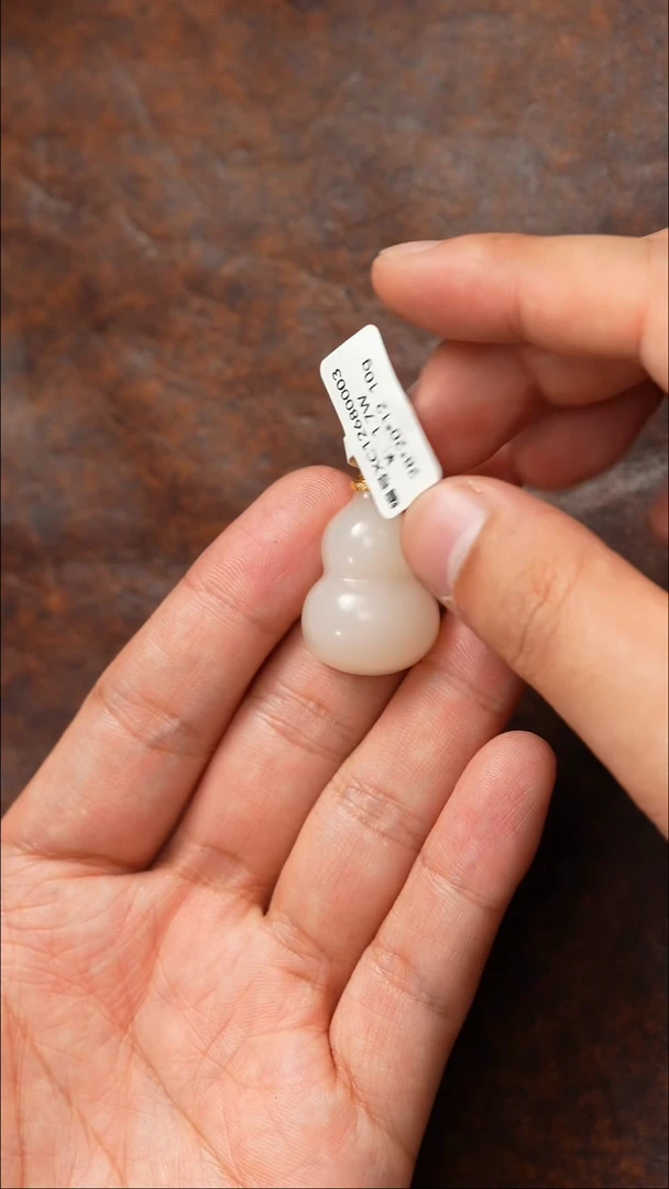 颈饰18K金镶嵌和田玉吊坠XC