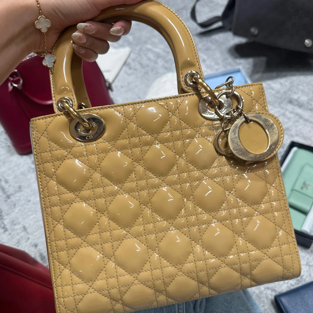 95新 DIOR/迪奥 戴妃包 卡其色 藤格纹 漆皮 中号 五格 金扣