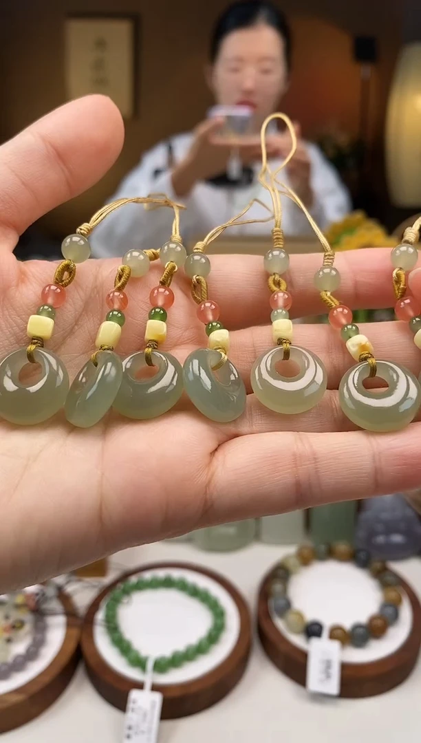 吊坠(不含链)未镶嵌和田玉公主扣吊坠多样性发一无证书