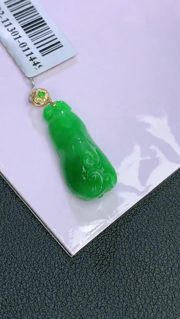颈饰18K金镶嵌翡翠赠礼盒证书 麦麦