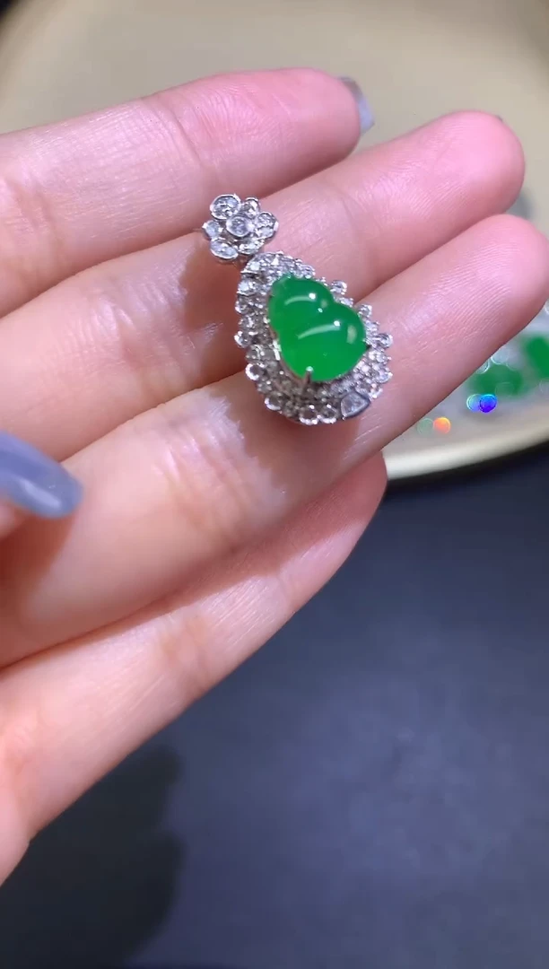 吊坠(不含链)18K金镶嵌翡翠吊坠A196|9999