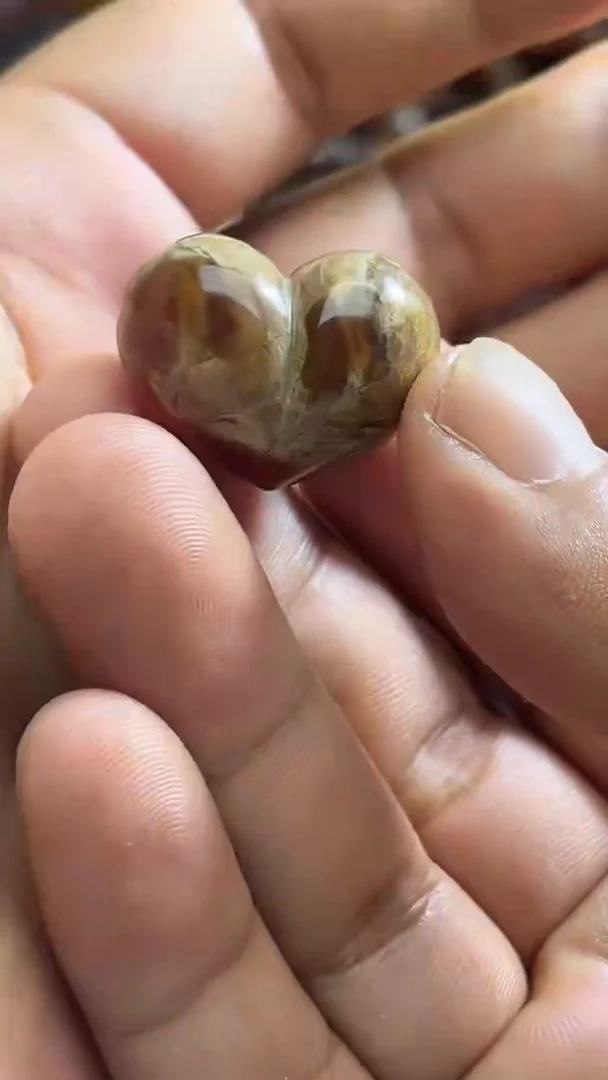 裸石琥珀未镶嵌82