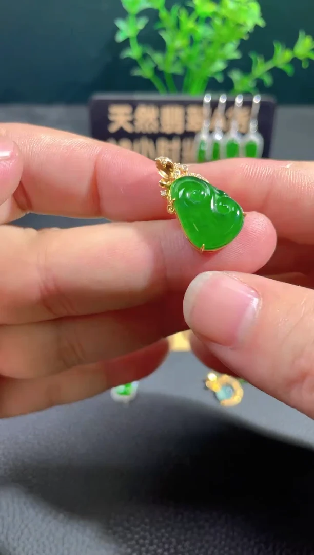 【闪购商品】翡翠颈饰18K金镶嵌翡翠