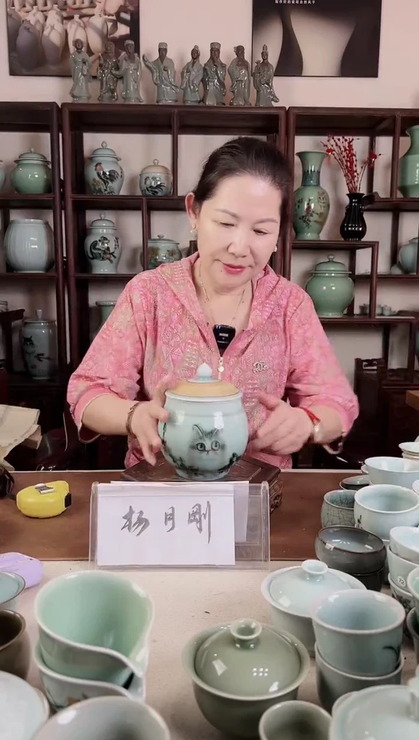 釉中彩 猫画 小盖罐（跳刀盖）