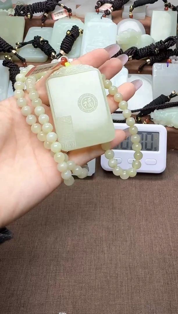 颈饰未镶嵌和田玉1