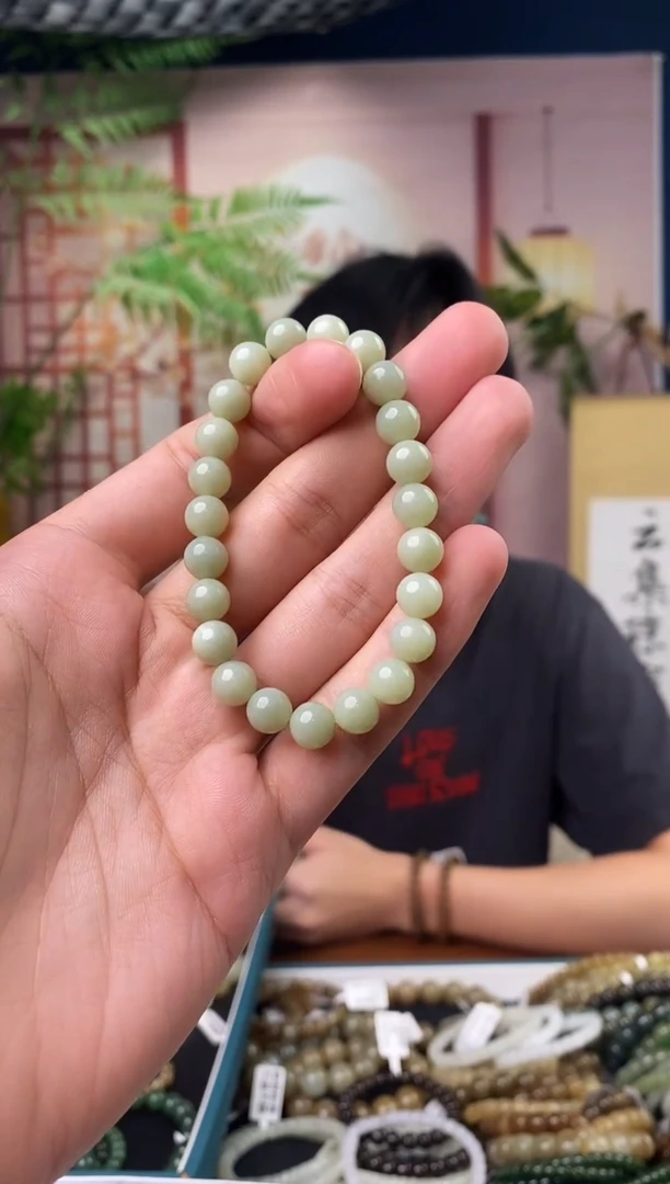 和田玉未镶嵌颈饰一物一拍