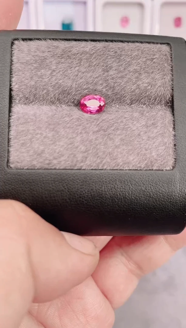 未镶嵌裸石尖晶石约0.82