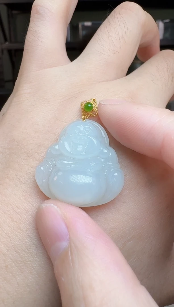 和田玉18K金镶嵌颈饰佛公吊坠