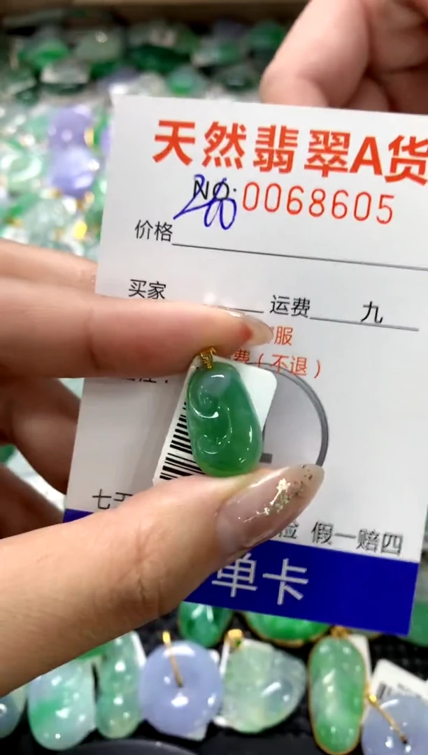 颈饰18K金镶嵌翡翠1111111111111111