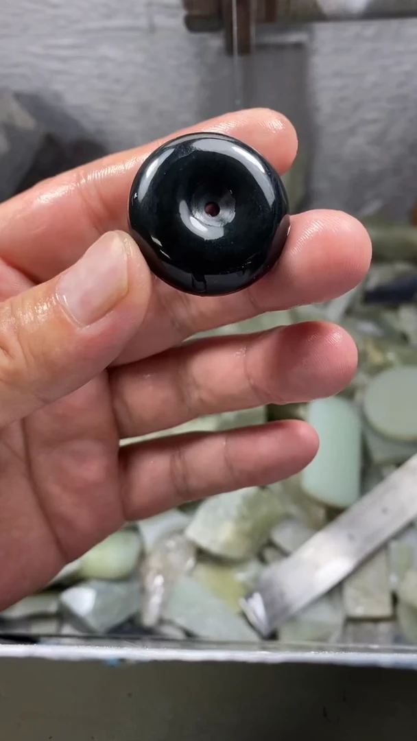 和田玉未镶嵌颈饰平安扣