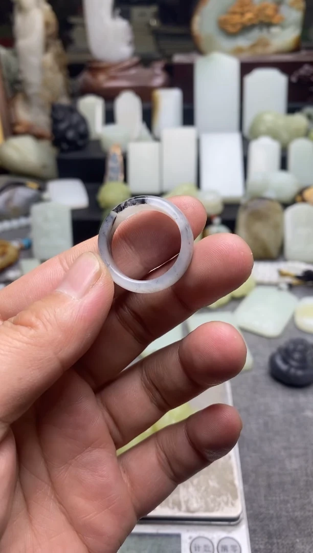 颈饰未镶嵌和田玉下****人戒指