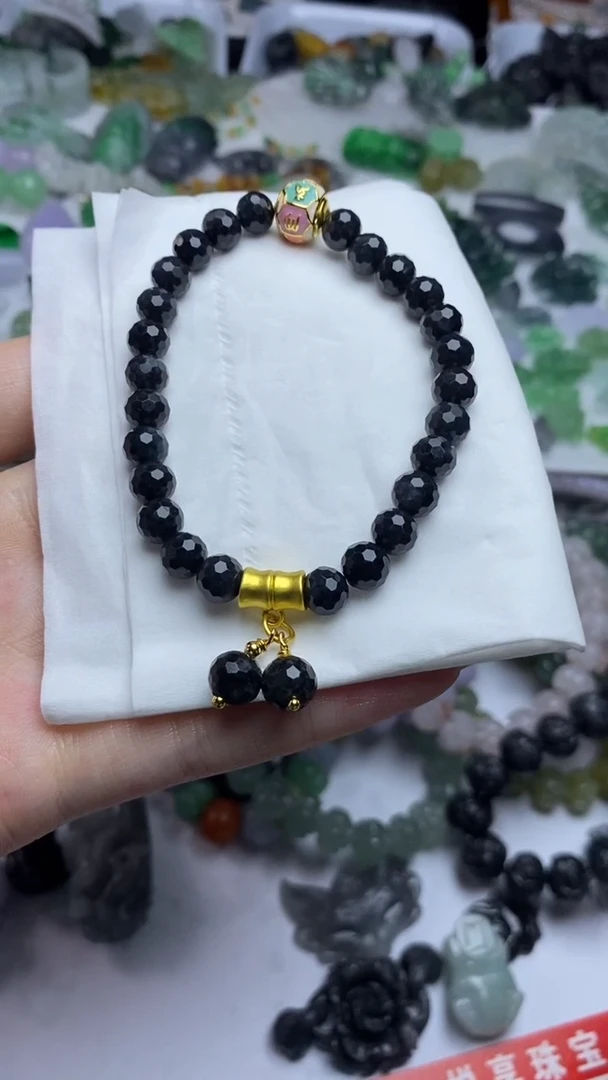 翡翠挂件未镶嵌翡翠