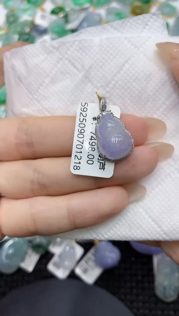 颈饰18K金镶嵌翡翠111111111111
