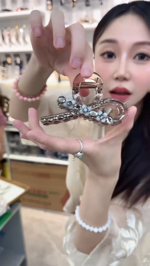 亚克力非金属时尚花朵抓夹