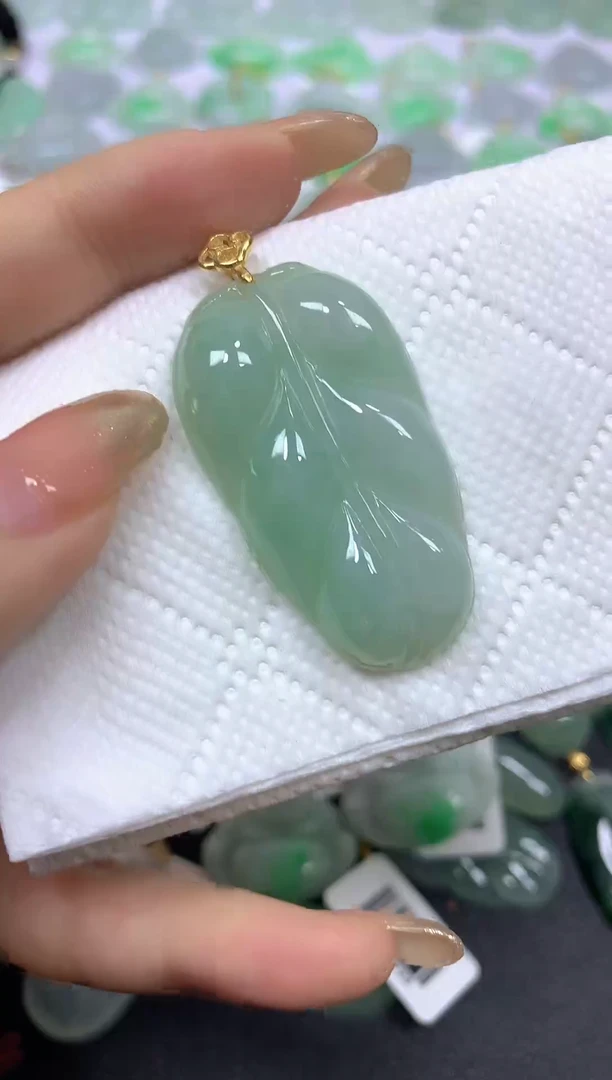 颈饰未镶嵌翡翠