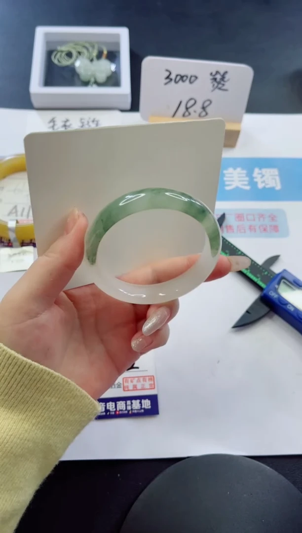 未镶嵌手镯石英质玉多样性发货A12