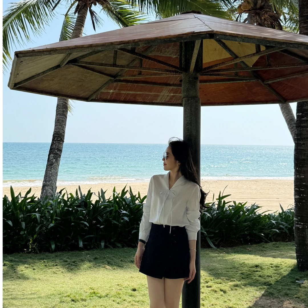 希娜 高端轻奢细条纹小系带衬衫