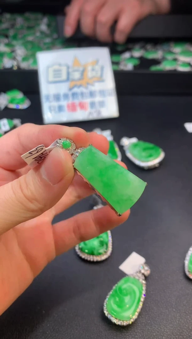 【闪购商品】翡翠颈饰银S925镶嵌翡翠