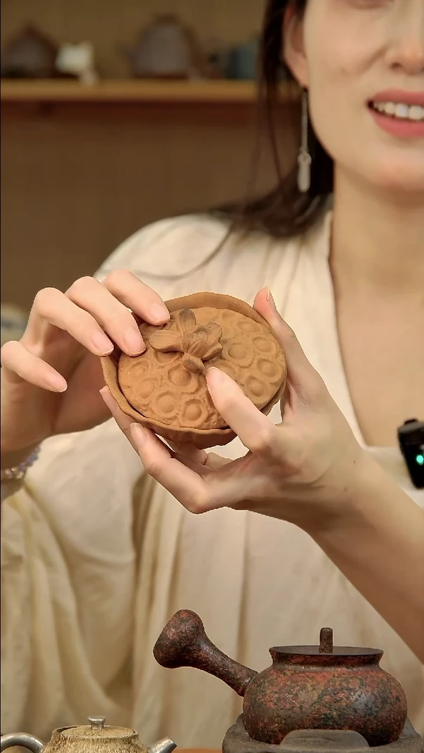 言野手作 莲花壶