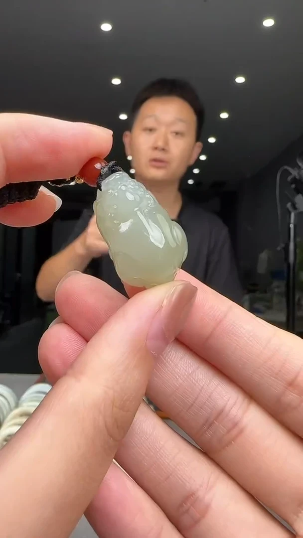 颈饰未镶嵌和田玉貔貅