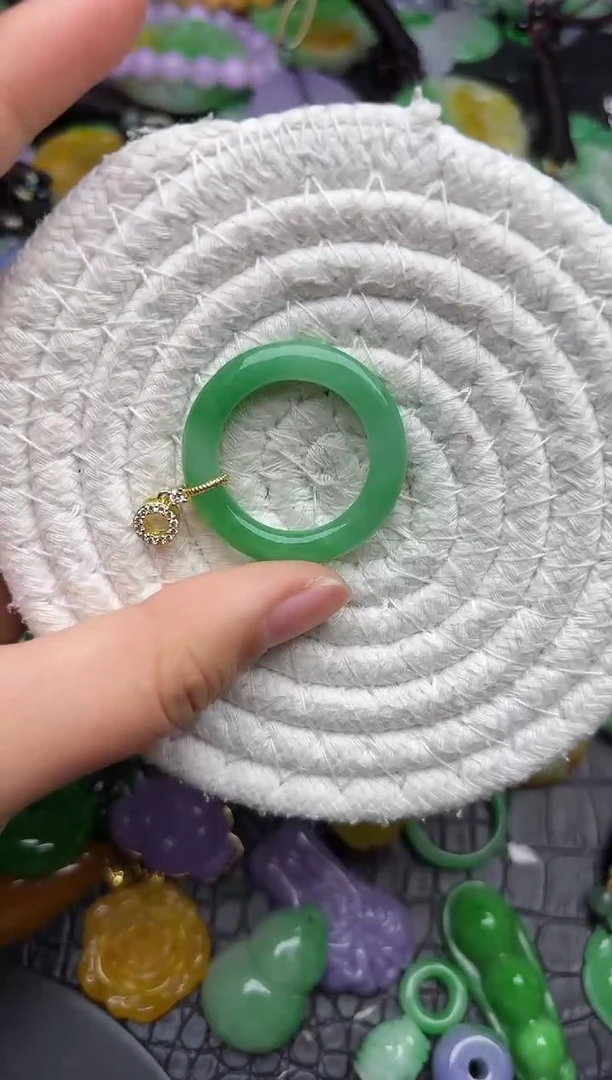 颈饰未镶嵌翡翠缅甸翡翠吊坠