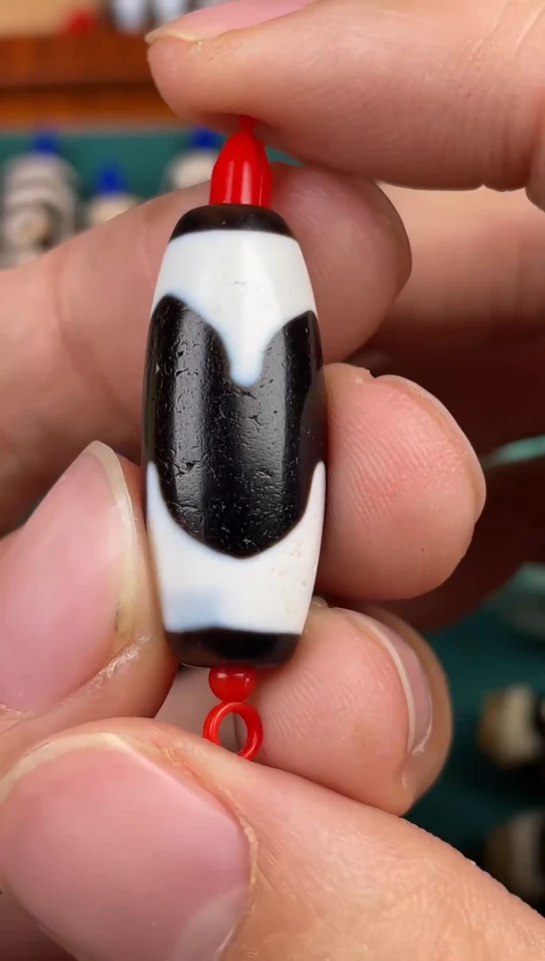 玛瑙/玉髓裸珠28.6*11.4mm 有蓝 行运虎牙图腾天珠