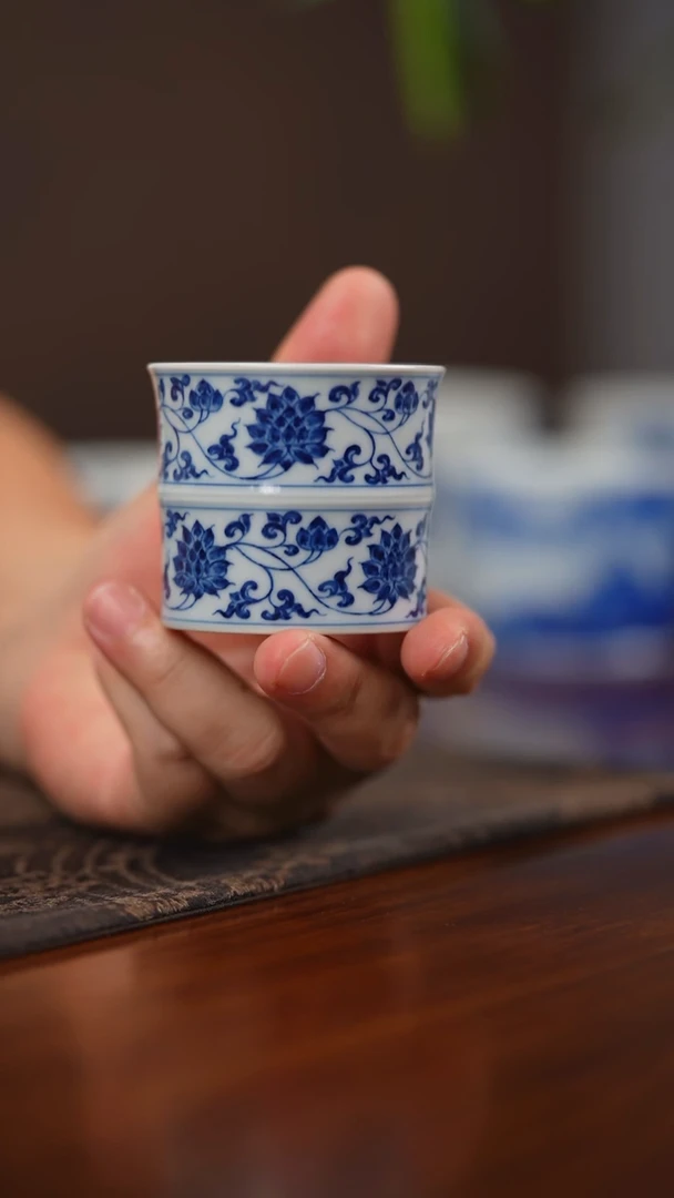 手绘缠枝莲竹节杯