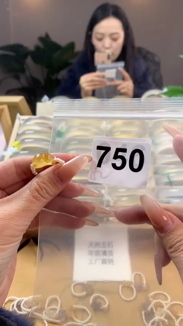 【闪购商品】玛瑙/玉髓手镯未镶嵌750