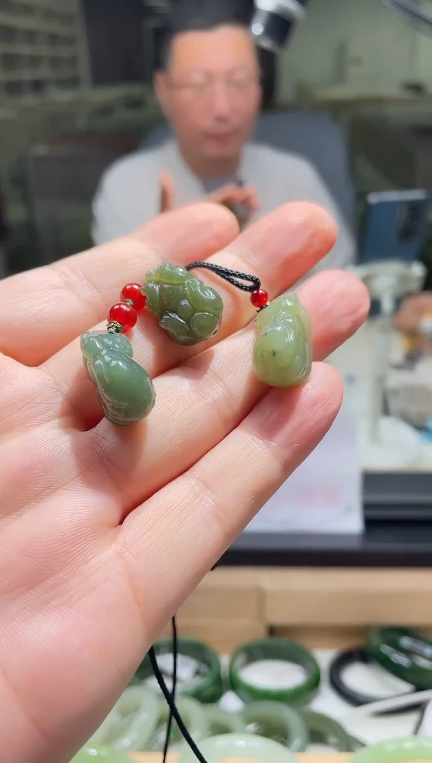 颈饰未镶嵌和田玉貔貅多样性发货其一