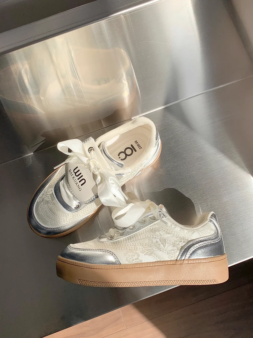 【断码！2025春款来拉！新中式！！大工厂 好货  小白鞋平底面包鞋  】