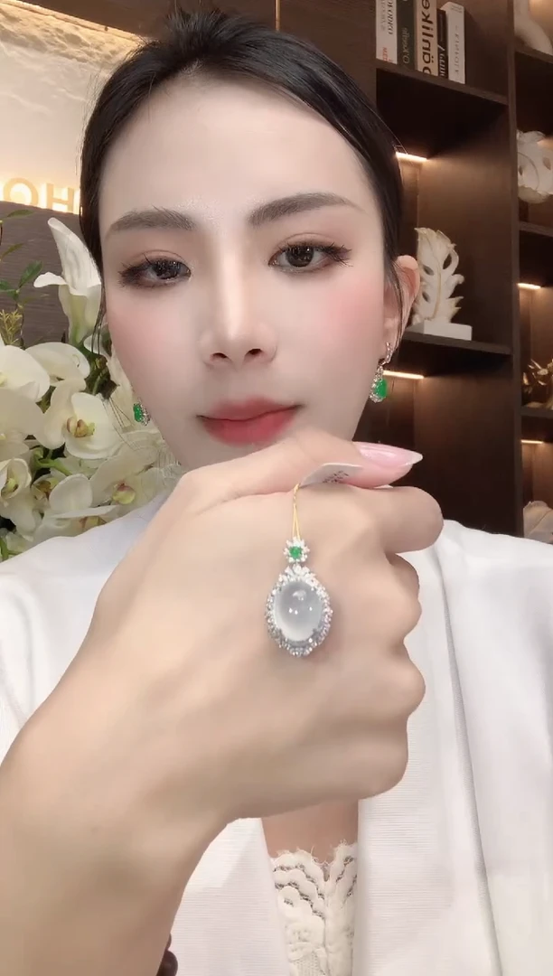 吊坠(不含链)18K金镶嵌翡翠C30