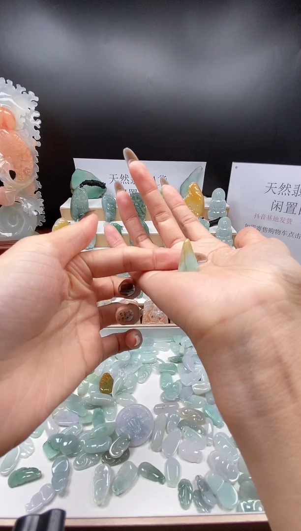 翡翠未镶嵌颈饰吊坠124