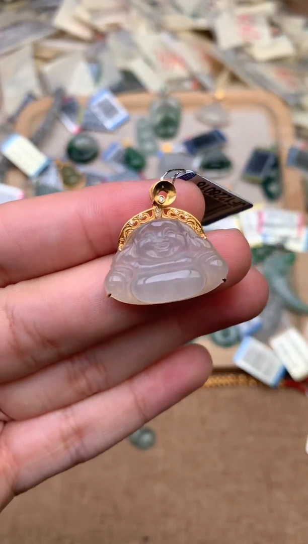 18K金镶嵌挂件翡翠1