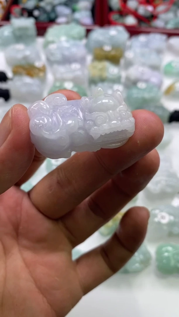翡翠未镶嵌颈饰多人霸王貔貅