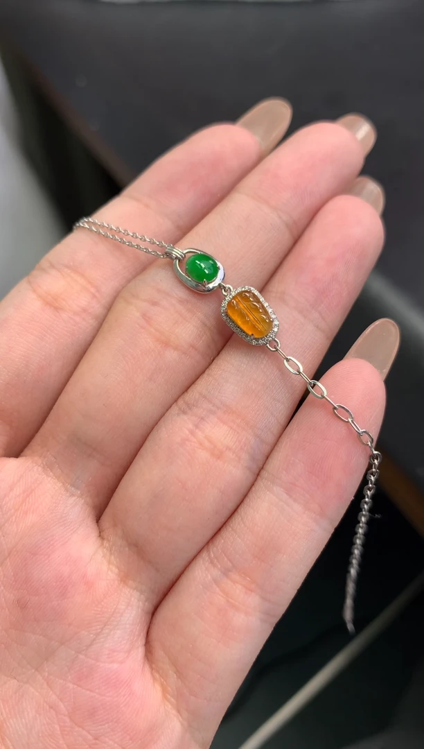 颈饰18K金镶嵌翡翠48小时鉴赏期 退货不扣服务费