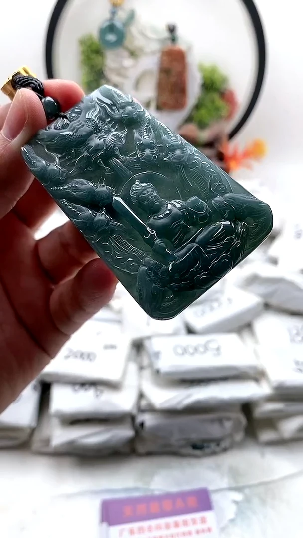 颈饰未镶嵌翡翠不动明王