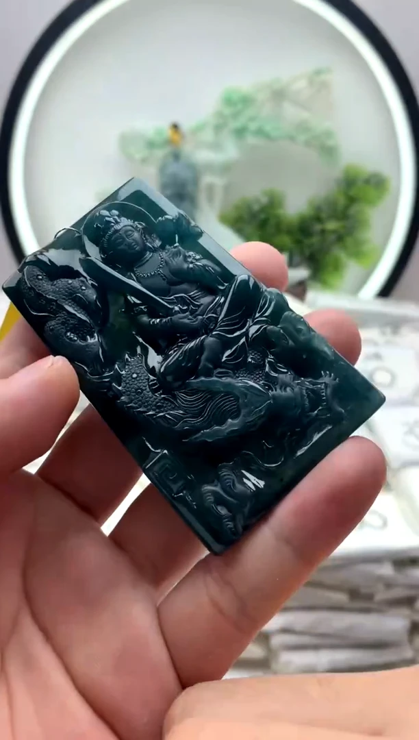 翡翠未镶嵌颈饰虚空藏