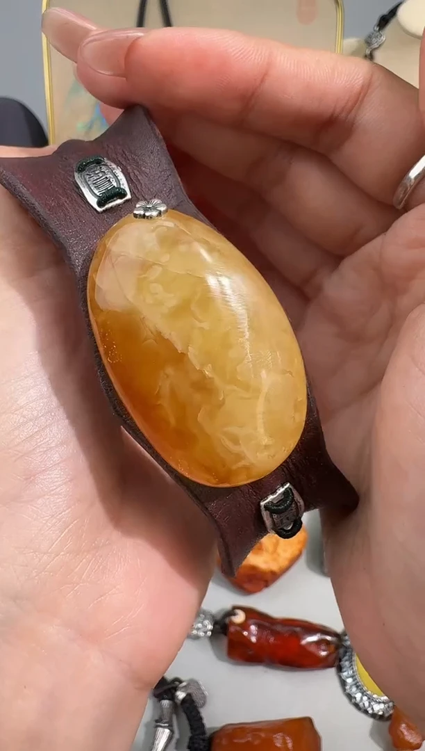 未镶嵌琥珀裸石琥珀