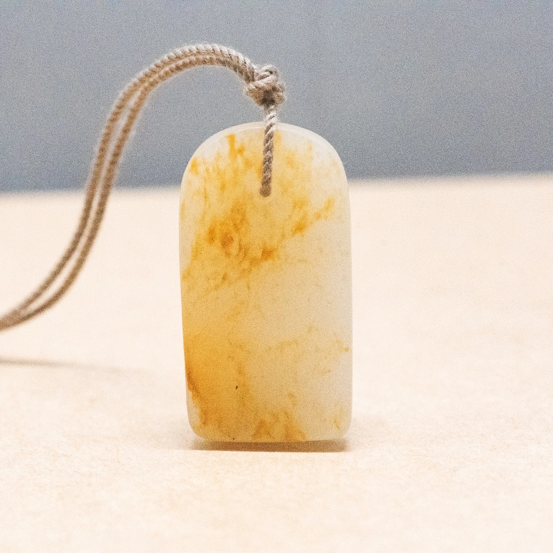 【苏州悠然玉雕艺术工作室】新疆和田玉无事牌