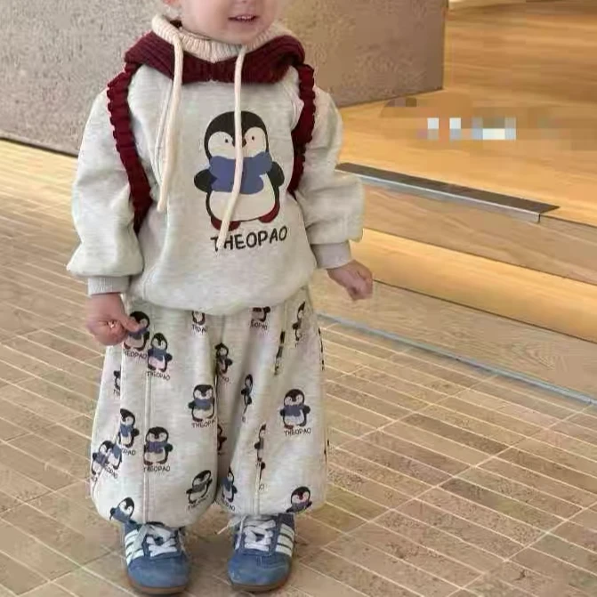 儿童深秋冬加绒满印企鹅连帽卫衣套装