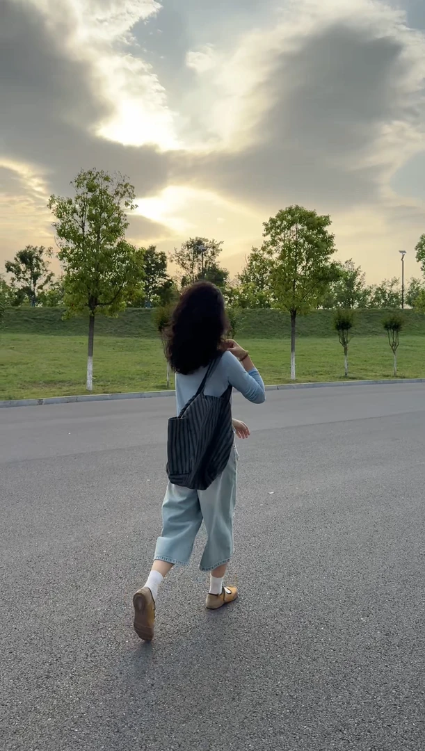 小璞「天丝羊毛防晒罩衫」休闲，宽松，简约。