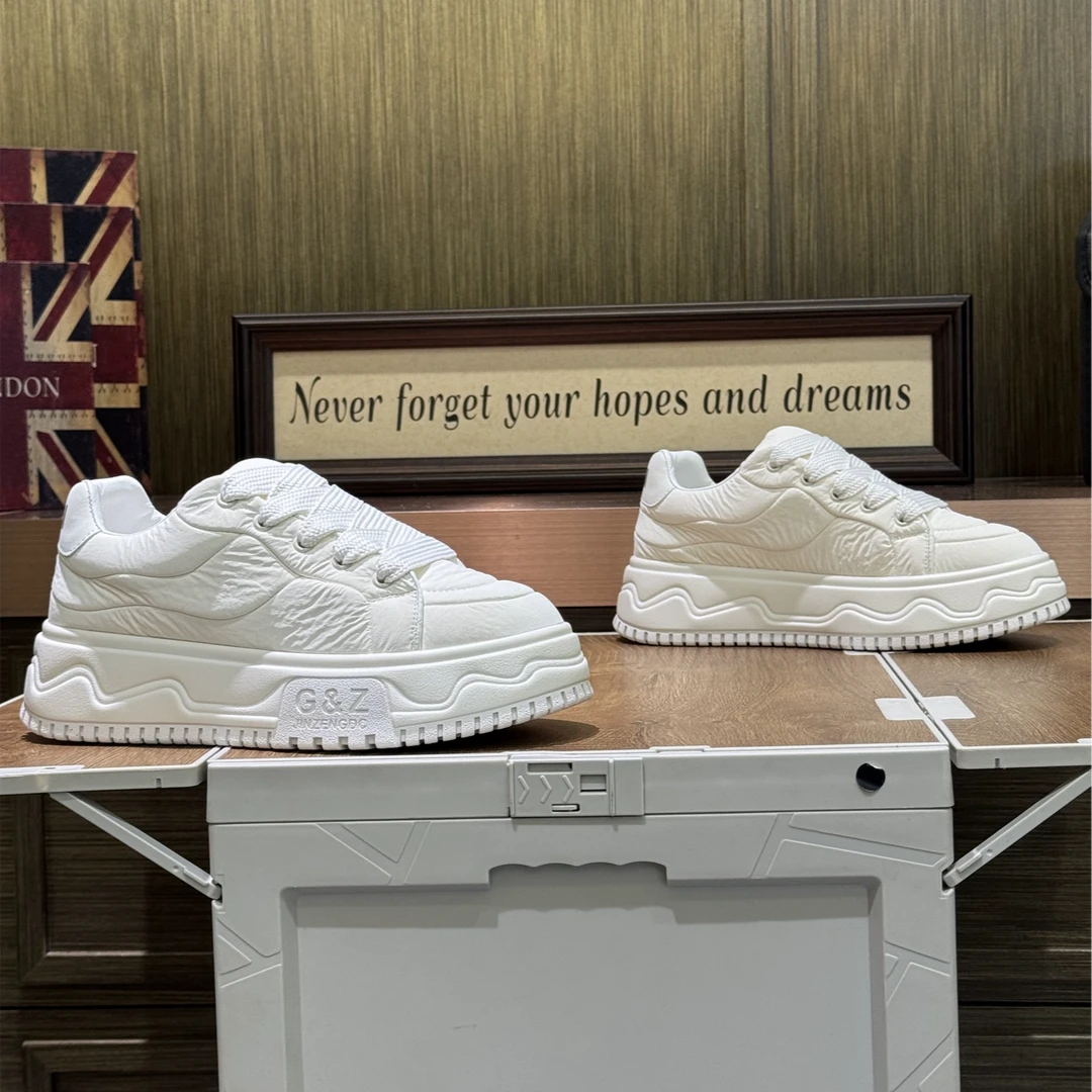 2025秋冬新款单棉同款时尚百搭潮流轻奢耐磨休闲男鞋（偏大一码）