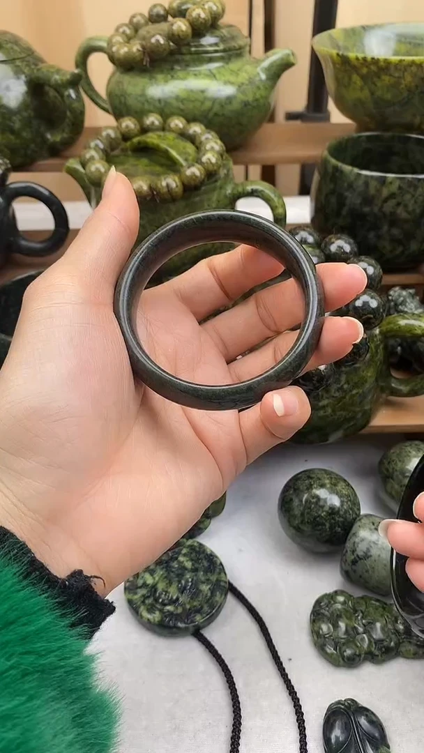 【闪购商品】蛇纹石玉手镯未镶嵌手镯