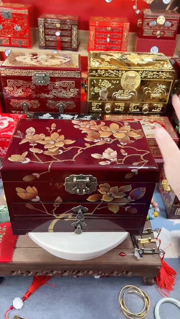 28厘米四层双抽传统中式贴金玉兰图