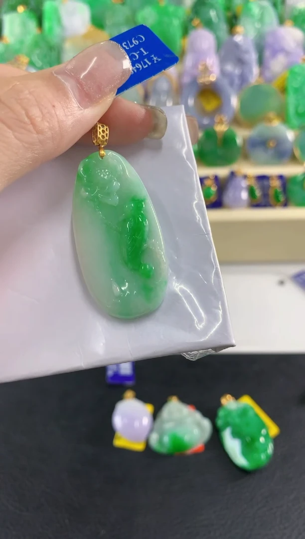 吊坠(不含链)18K金镶嵌翡翠挂件