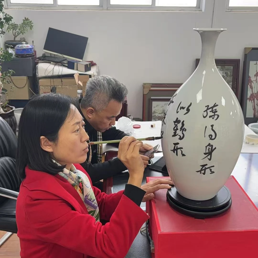 白老师题字书法“练得身形似鹤形”，瓷器，梅瓶，005号